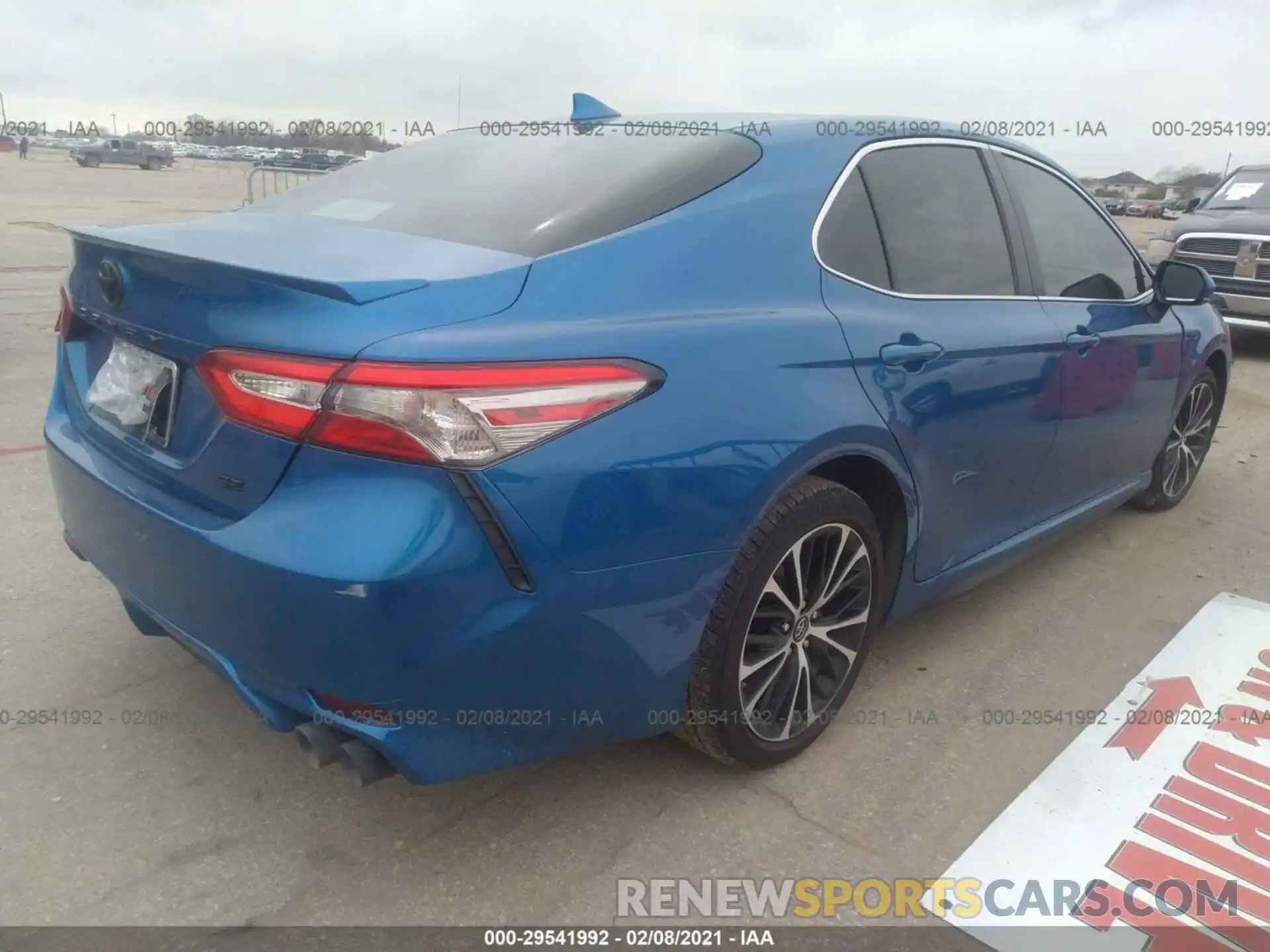 4 Photograph of a damaged car 4T1B11HK8KU298371 TOYOTA CAMRY 2019