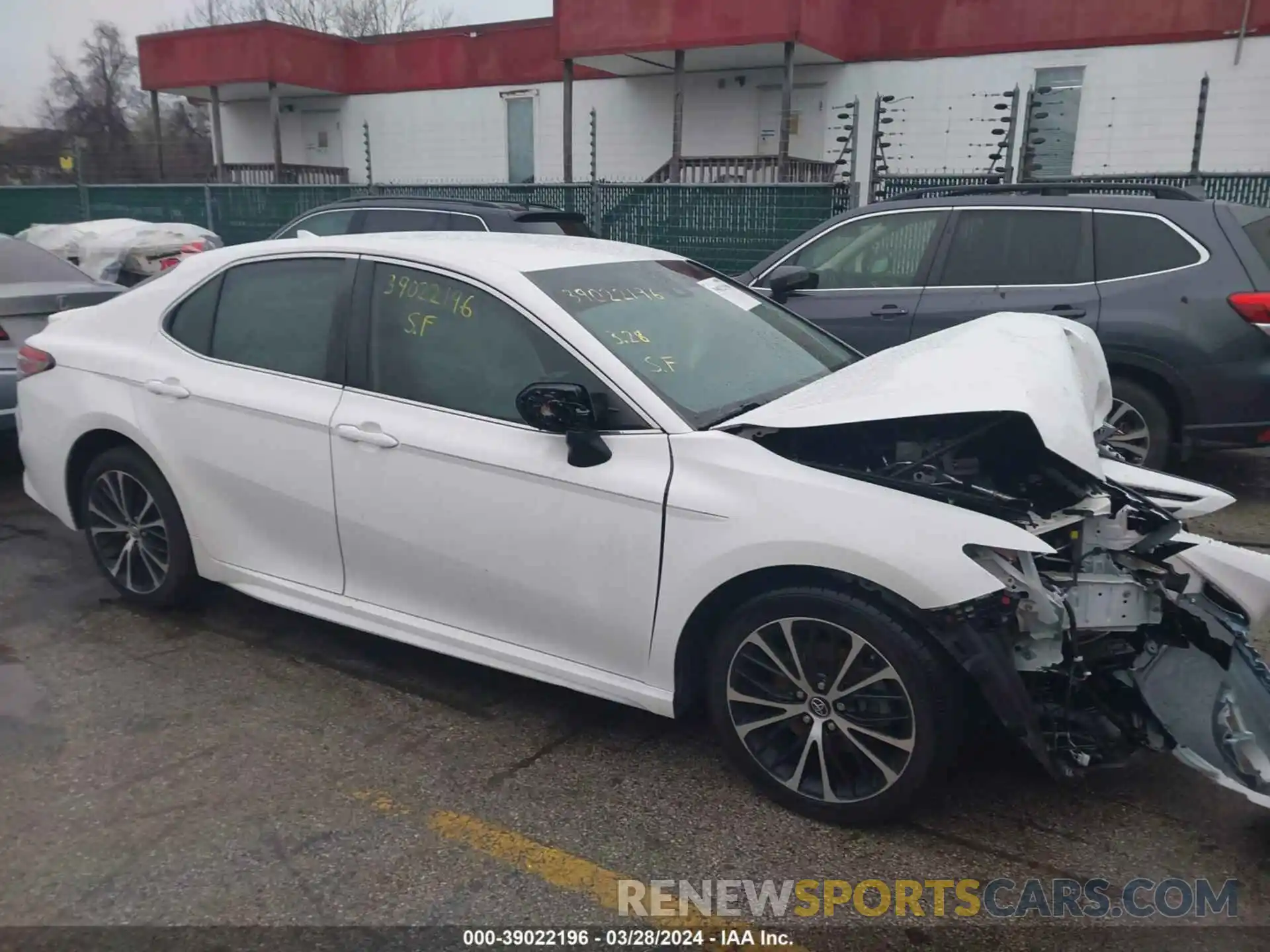 1 Photograph of a damaged car 4T1B11HK8KU680979 TOYOTA CAMRY 2019