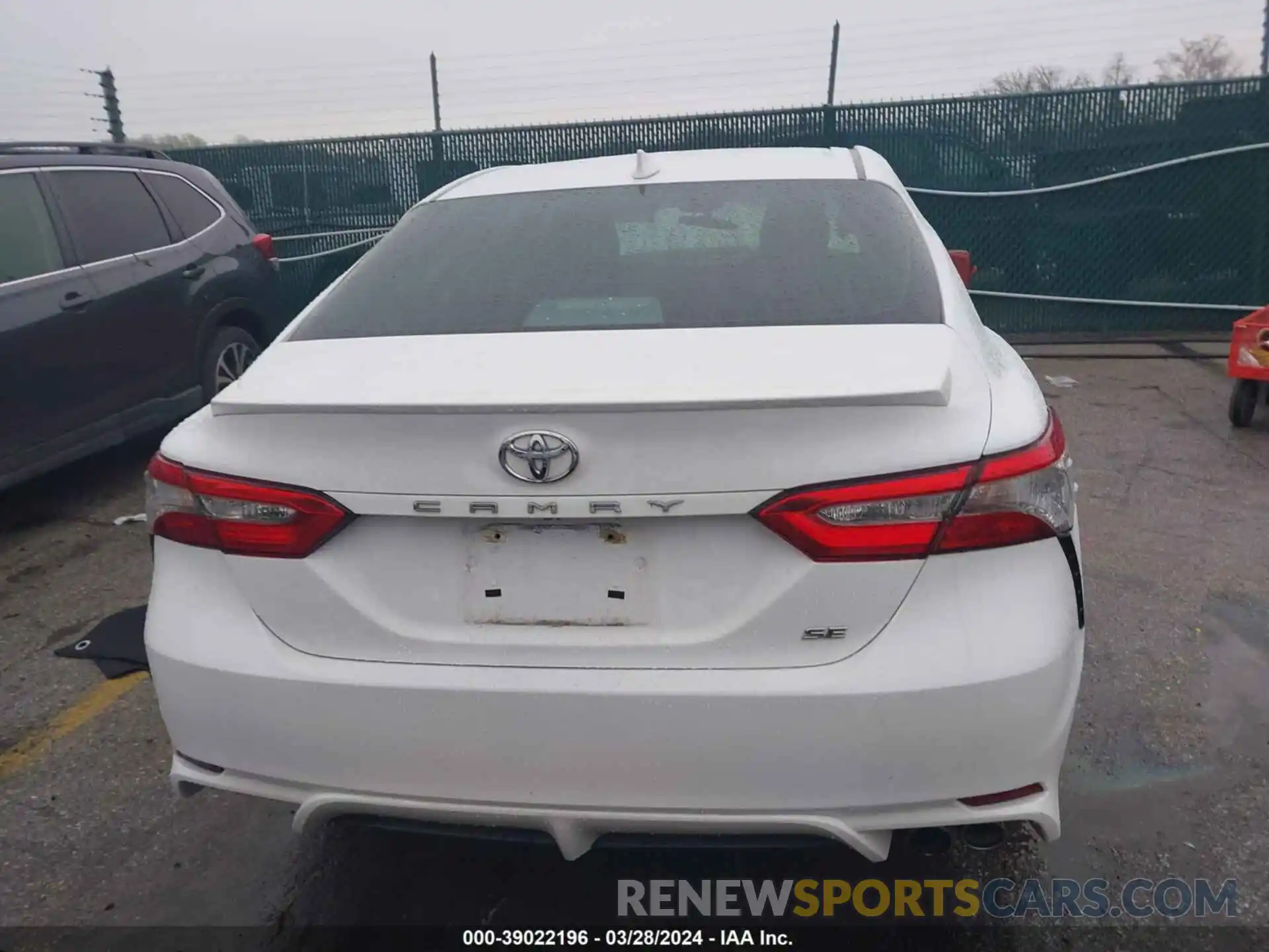 17 Photograph of a damaged car 4T1B11HK8KU680979 TOYOTA CAMRY 2019