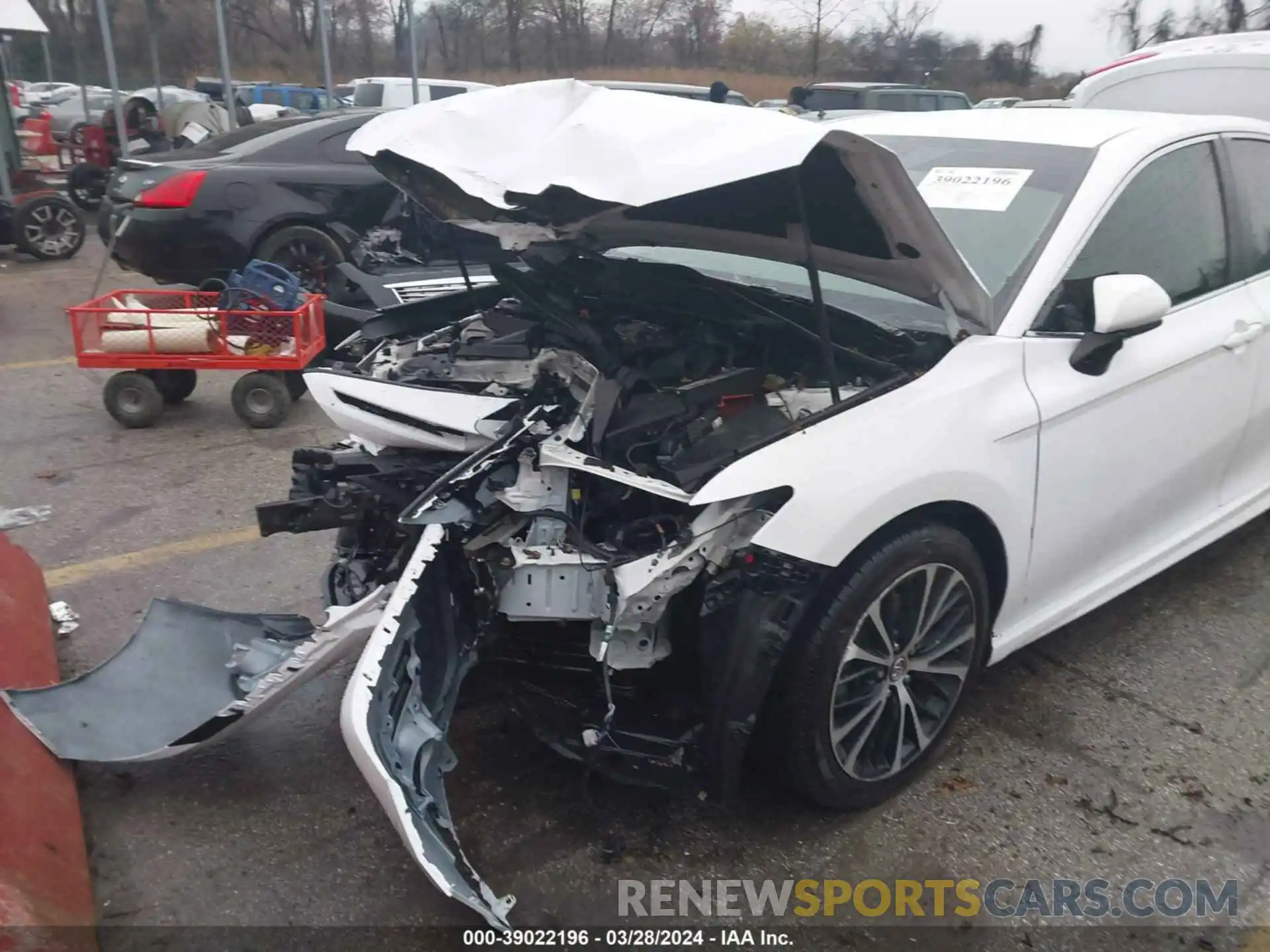 18 Photograph of a damaged car 4T1B11HK8KU680979 TOYOTA CAMRY 2019