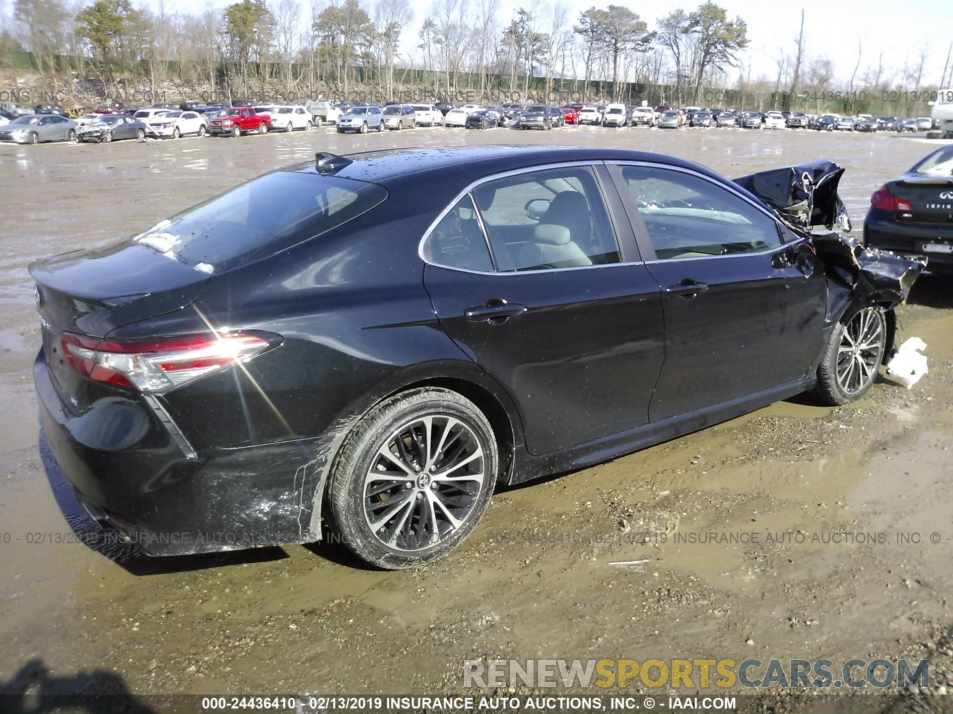 4 Photograph of a damaged car 4T1B11HK8KU682845 TOYOTA CAMRY 2019