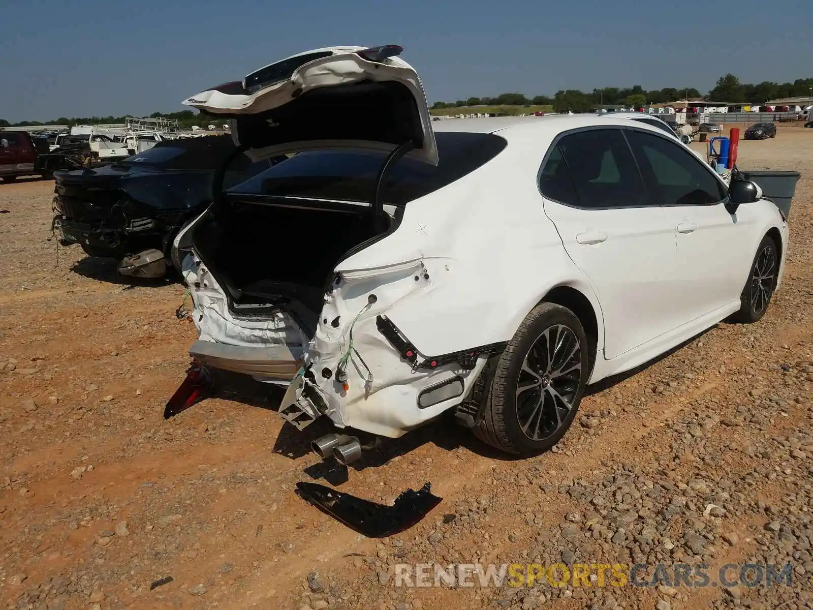 4 Photograph of a damaged car 4T1B11HK8KU683994 TOYOTA CAMRY 2019