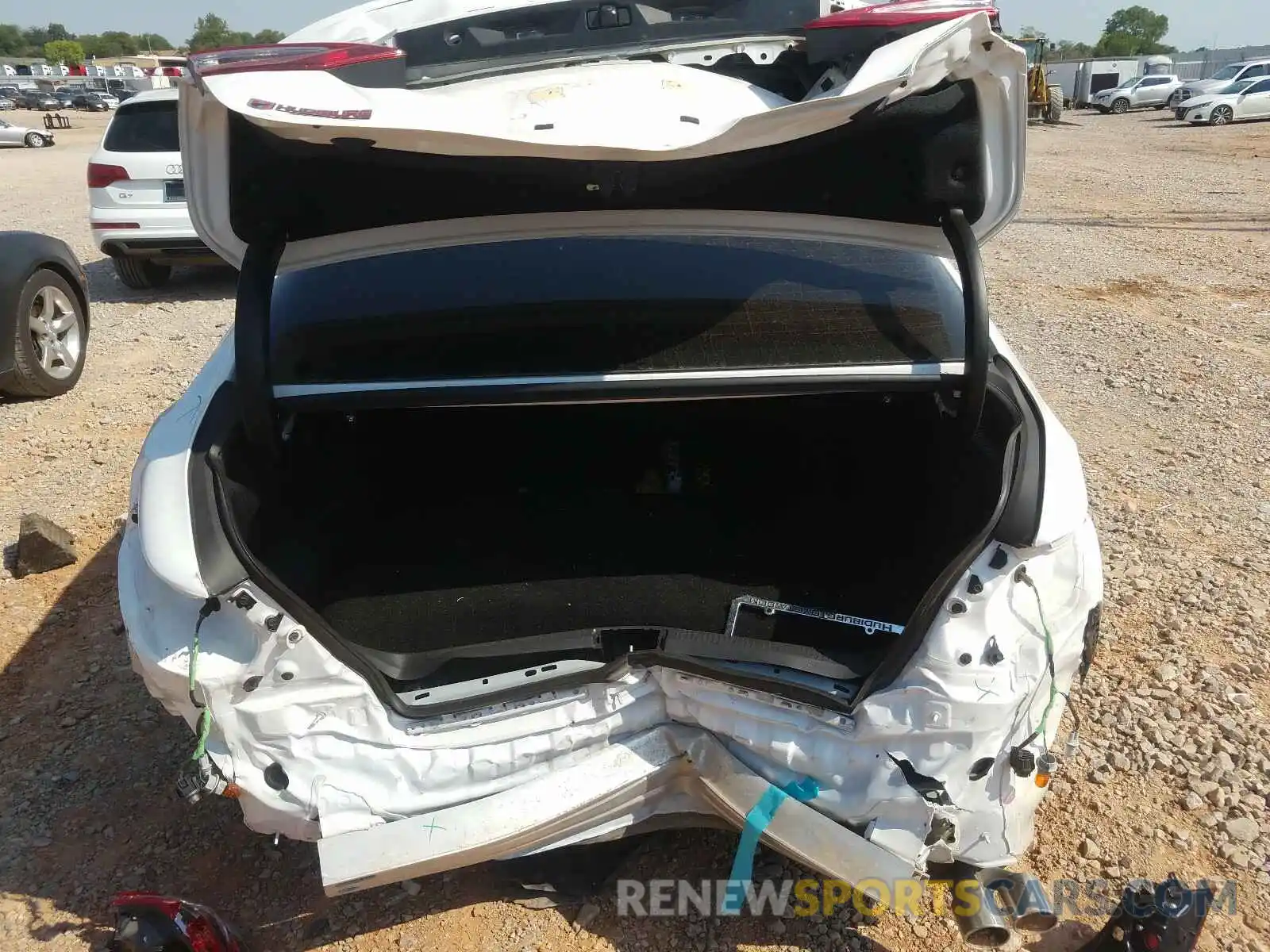 9 Photograph of a damaged car 4T1B11HK8KU683994 TOYOTA CAMRY 2019