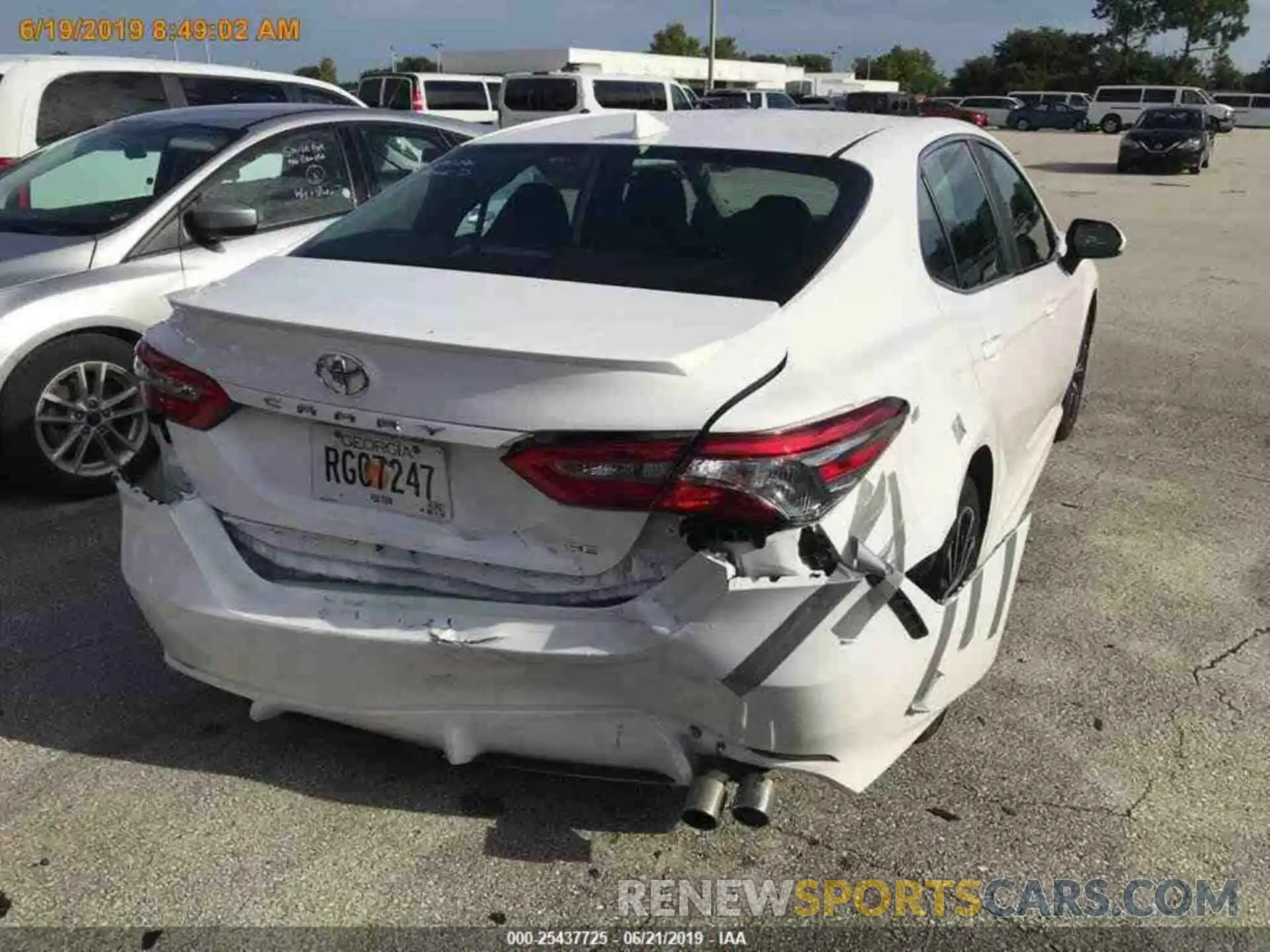 11 Photograph of a damaged car 4T1B11HK8KU684823 TOYOTA CAMRY 2019