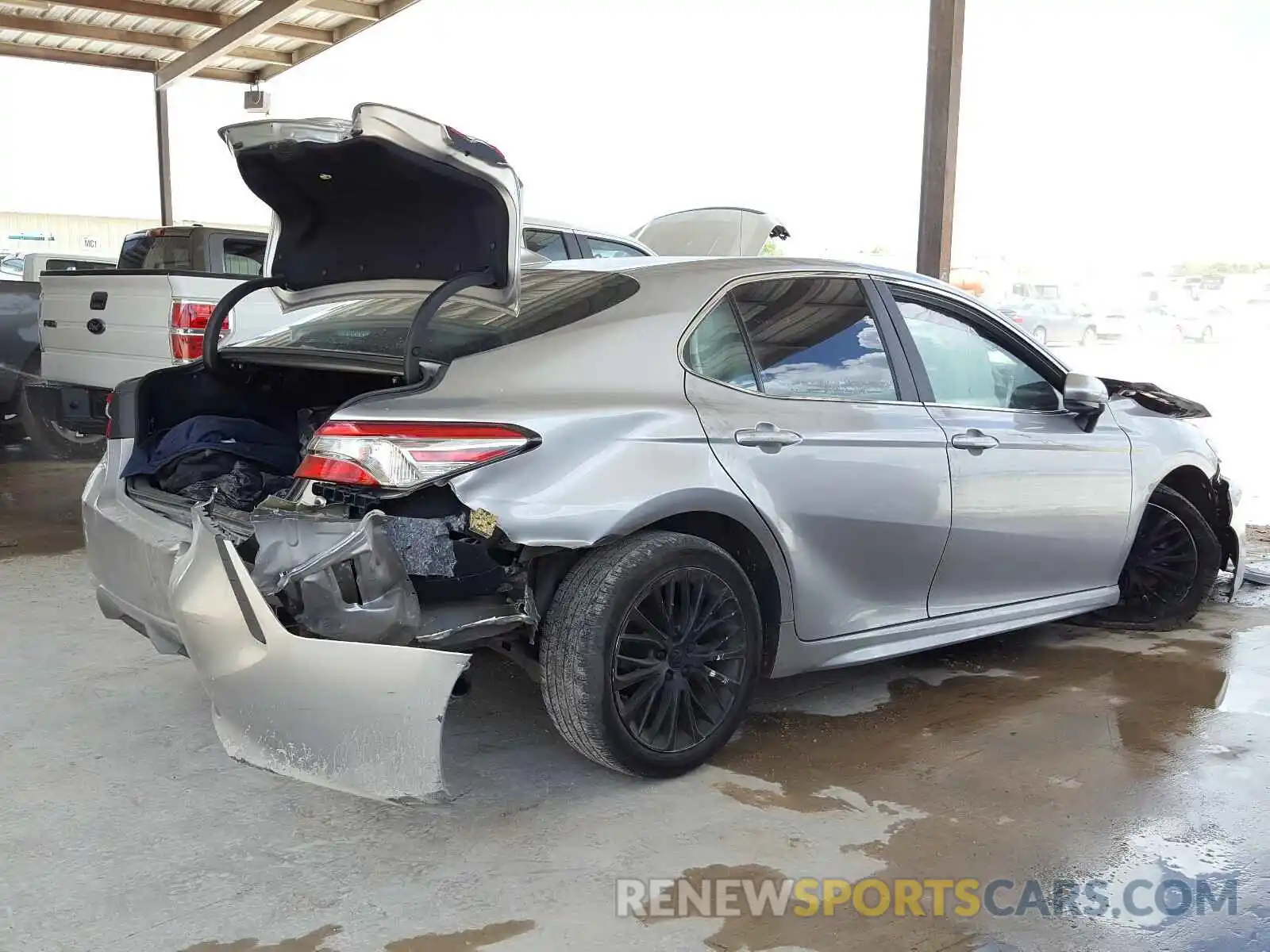 4 Photograph of a damaged car 4T1B11HK8KU685650 TOYOTA CAMRY 2019