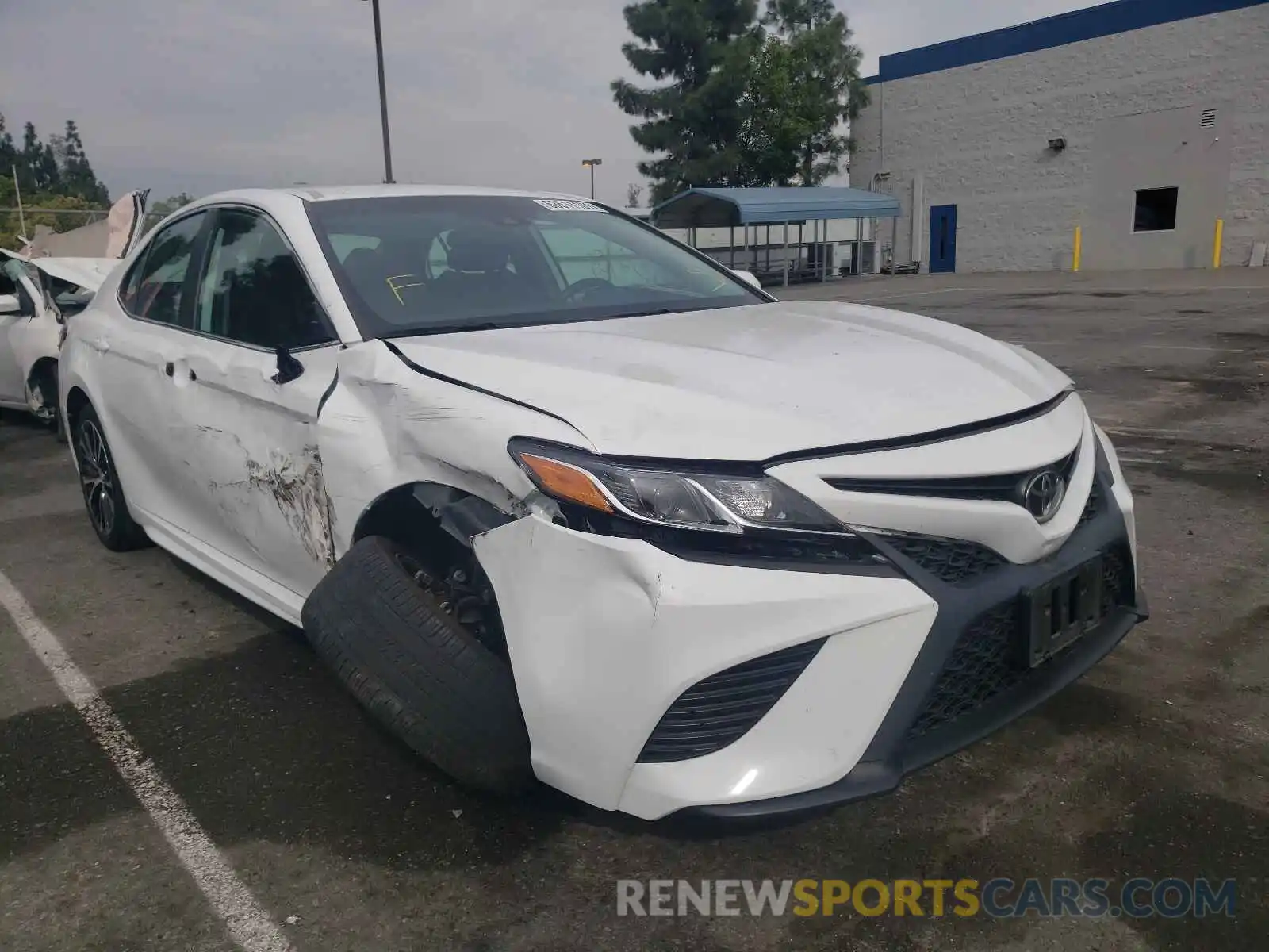 1 Photograph of a damaged car 4T1B11HK8KU685681 TOYOTA CAMRY 2019