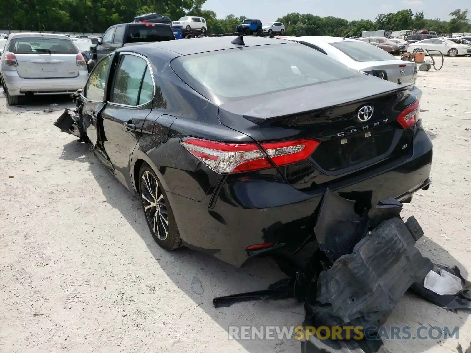 3 Фотография поврежденного автомобиля 4T1B11HK8KU685843 TOYOTA CAMRY 2019