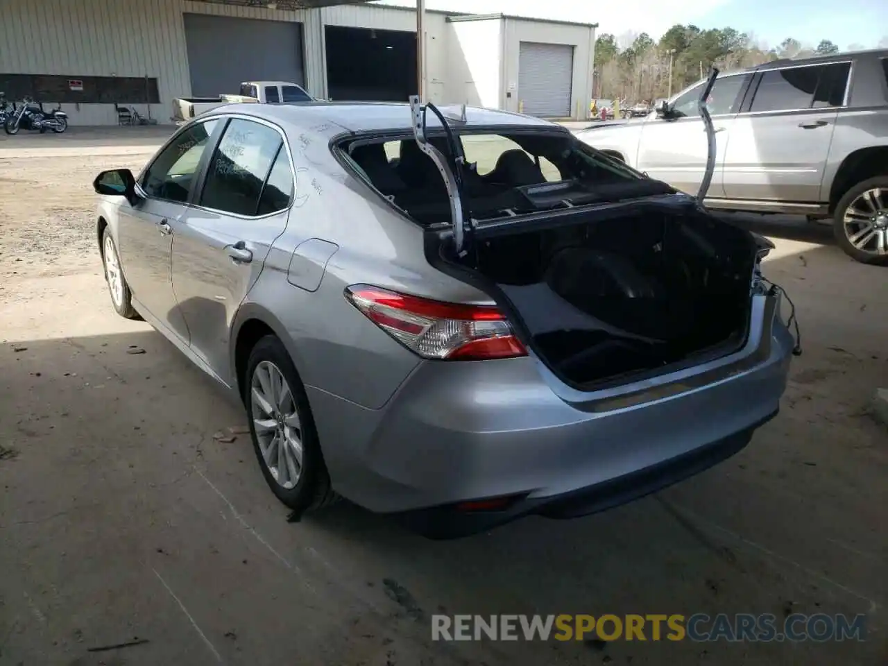 3 Photograph of a damaged car 4T1B11HK8KU686040 TOYOTA CAMRY 2019