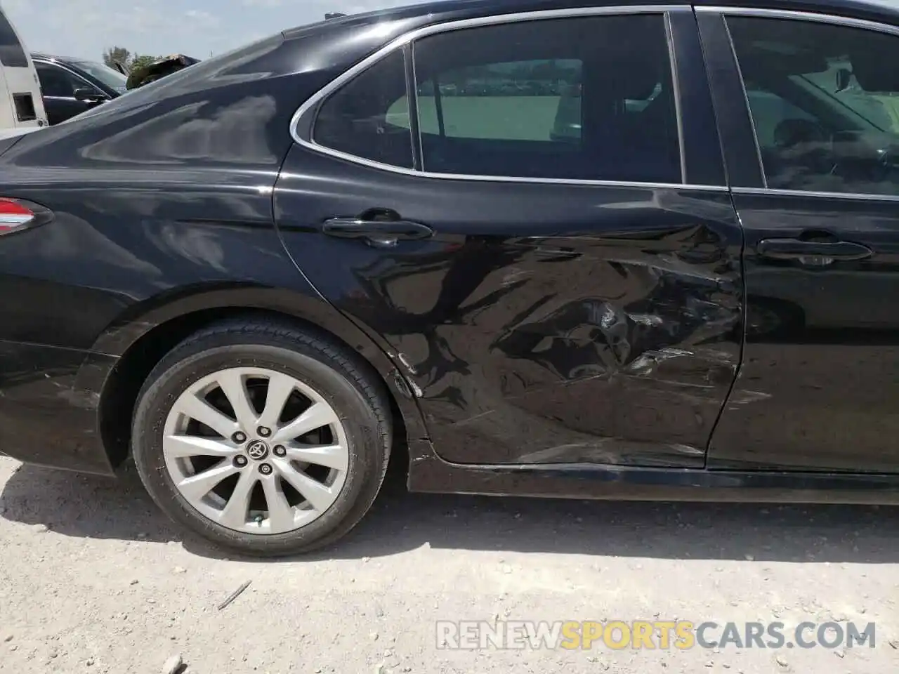 9 Photograph of a damaged car 4T1B11HK8KU687513 TOYOTA CAMRY 2019