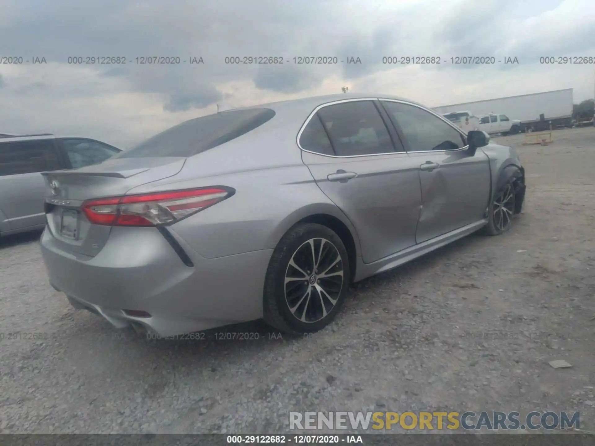 4 Photograph of a damaged car 4T1B11HK8KU689360 TOYOTA CAMRY 2019