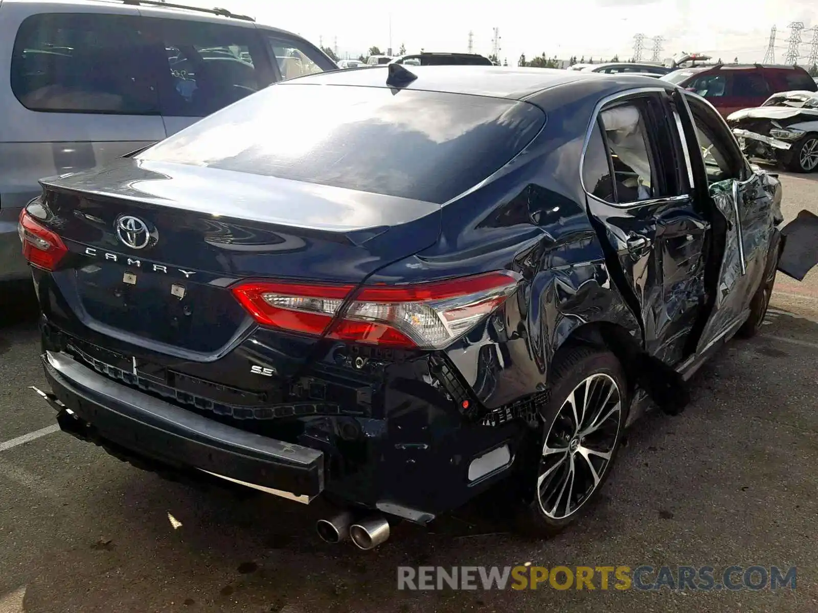 4 Photograph of a damaged car 4T1B11HK8KU690654 TOYOTA CAMRY 2019