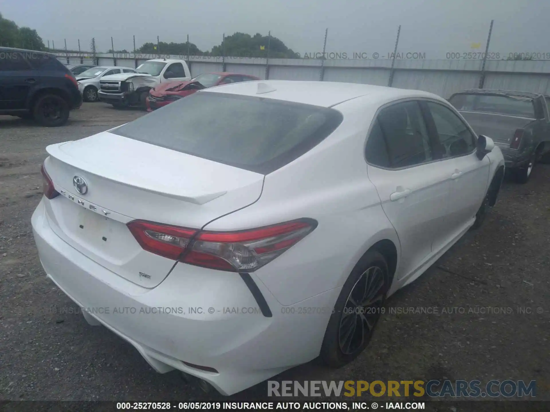 4 Photograph of a damaged car 4T1B11HK8KU695868 TOYOTA CAMRY 2019