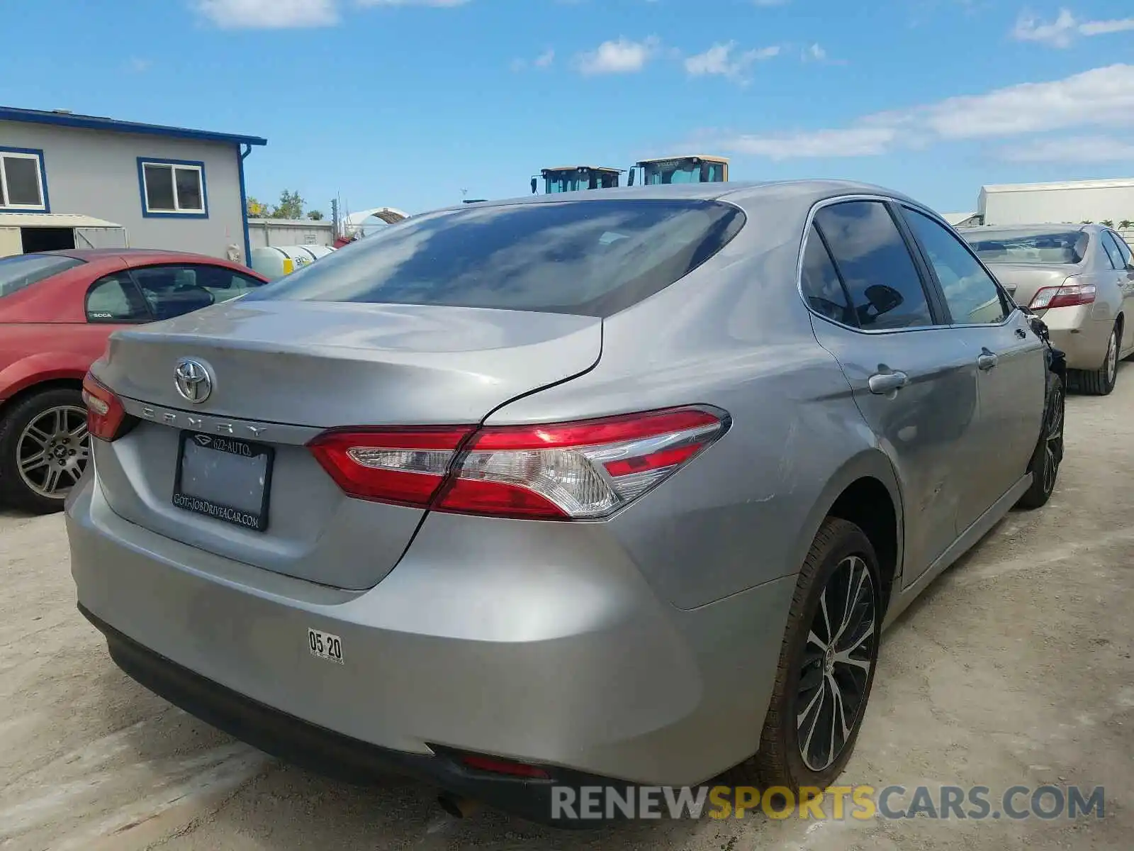 4 Photograph of a damaged car 4T1B11HK8KU696034 TOYOTA CAMRY 2019