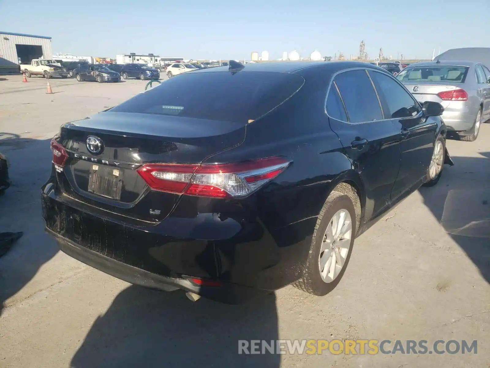 4 Фотография поврежденного автомобиля 4T1B11HK8KU696227 TOYOTA CAMRY 2019