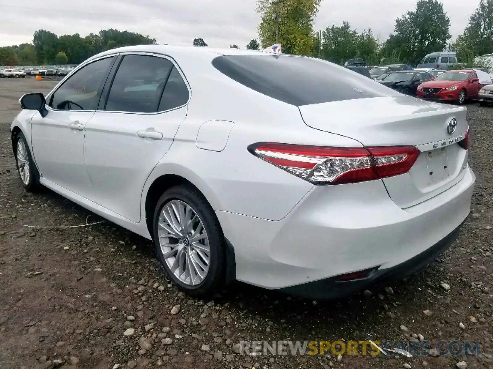 3 Фотография поврежденного автомобиля 4T1B11HK8KU696454 TOYOTA CAMRY 2019