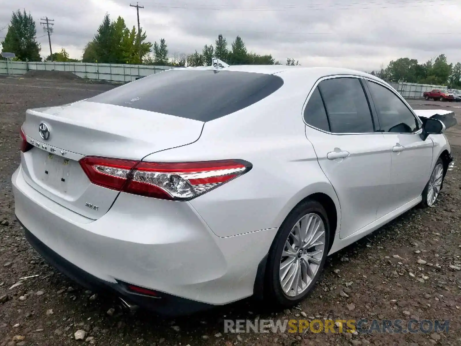 4 Фотография поврежденного автомобиля 4T1B11HK8KU696454 TOYOTA CAMRY 2019