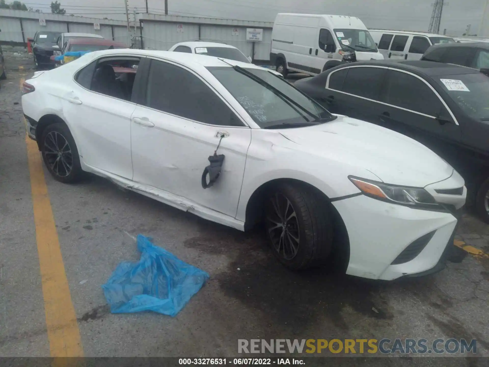 1 Photograph of a damaged car 4T1B11HK8KU697653 TOYOTA CAMRY 2019