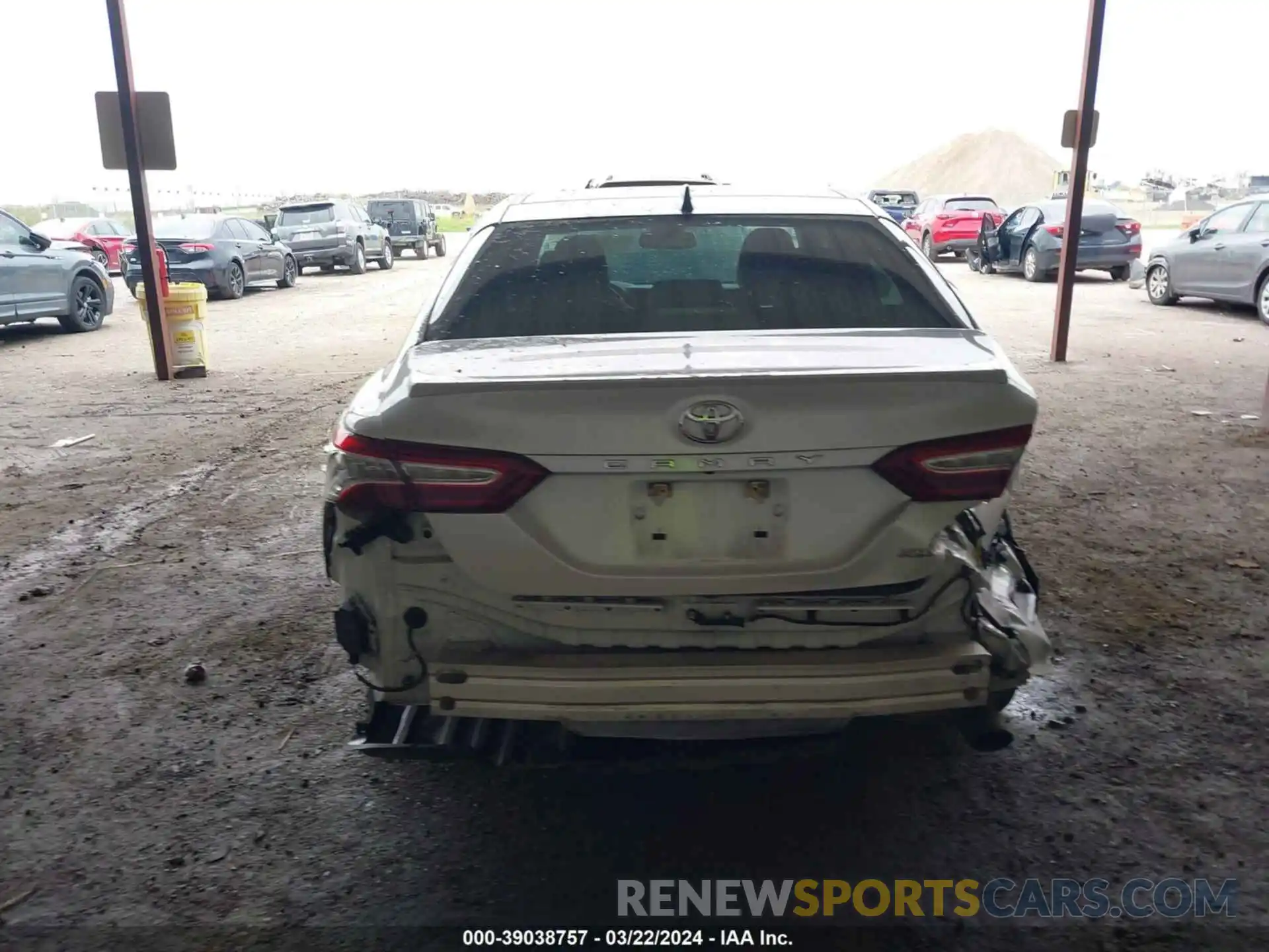 16 Photograph of a damaged car 4T1B11HK8KU700499 TOYOTA CAMRY 2019