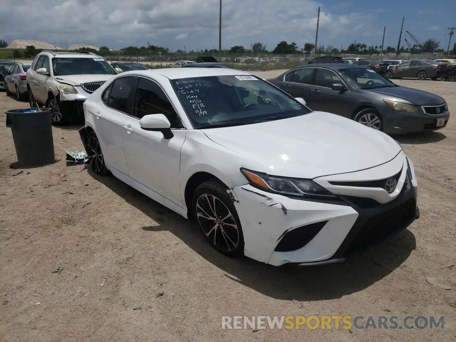 1 Photograph of a damaged car 4T1B11HK8KU701197 TOYOTA CAMRY 2019