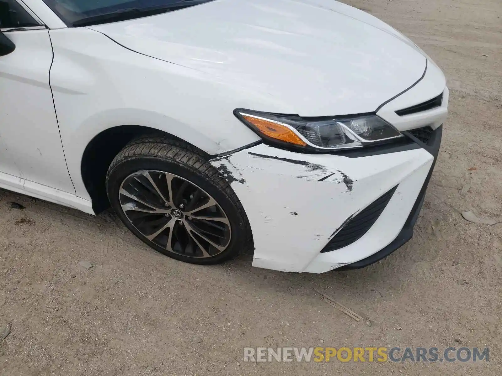 9 Photograph of a damaged car 4T1B11HK8KU701197 TOYOTA CAMRY 2019