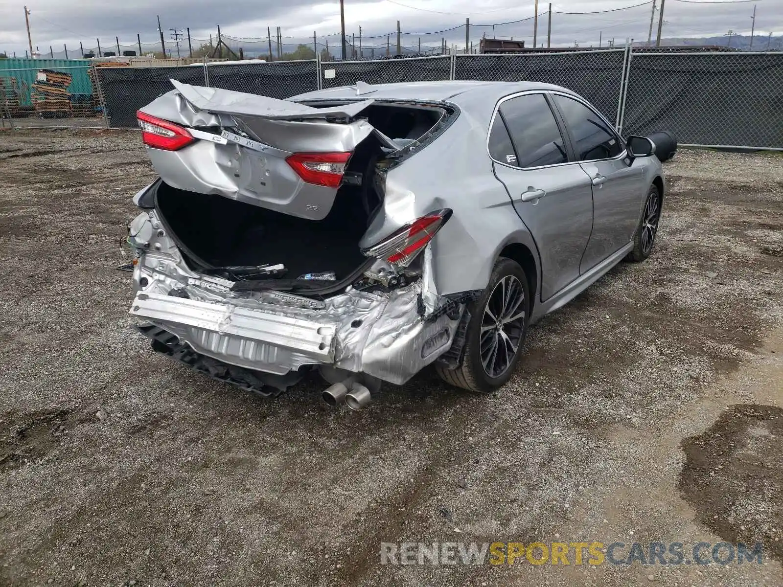 4 Фотография поврежденного автомобиля 4T1B11HK8KU701586 TOYOTA CAMRY 2019