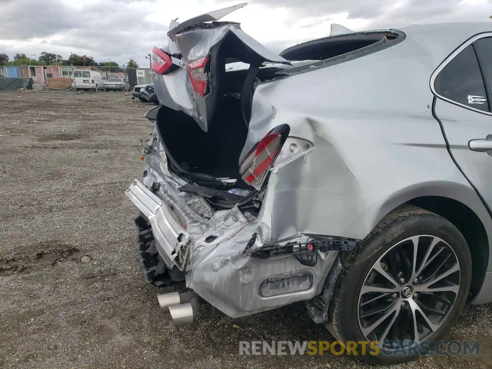 9 Photograph of a damaged car 4T1B11HK8KU701586 TOYOTA CAMRY 2019