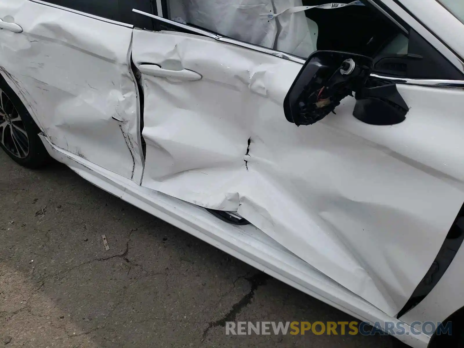 9 Photograph of a damaged car 4T1B11HK8KU702236 TOYOTA CAMRY 2019