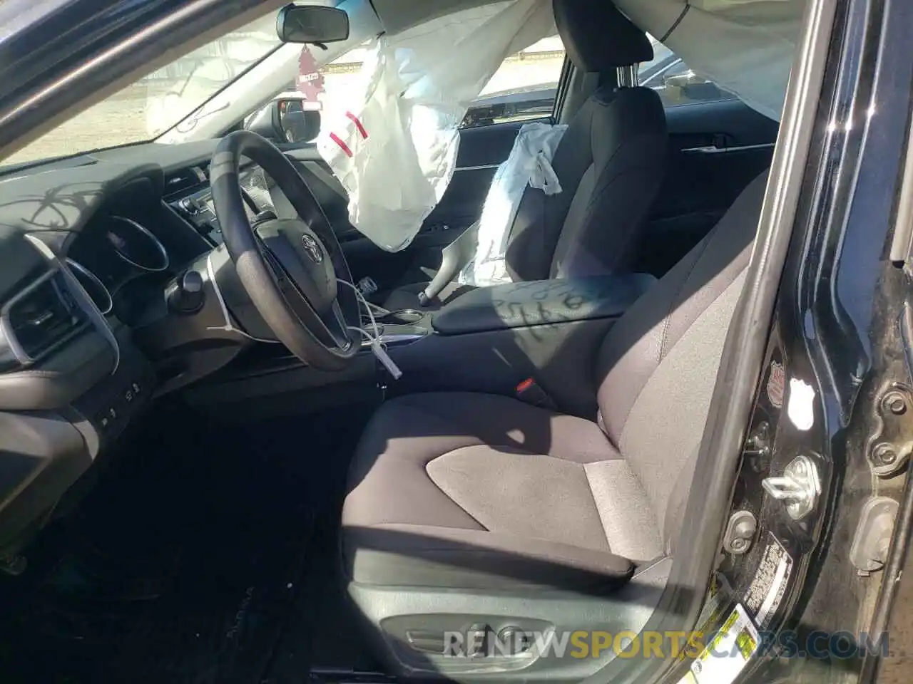 5 Photograph of a damaged car 4T1B11HK8KU704813 TOYOTA CAMRY 2019