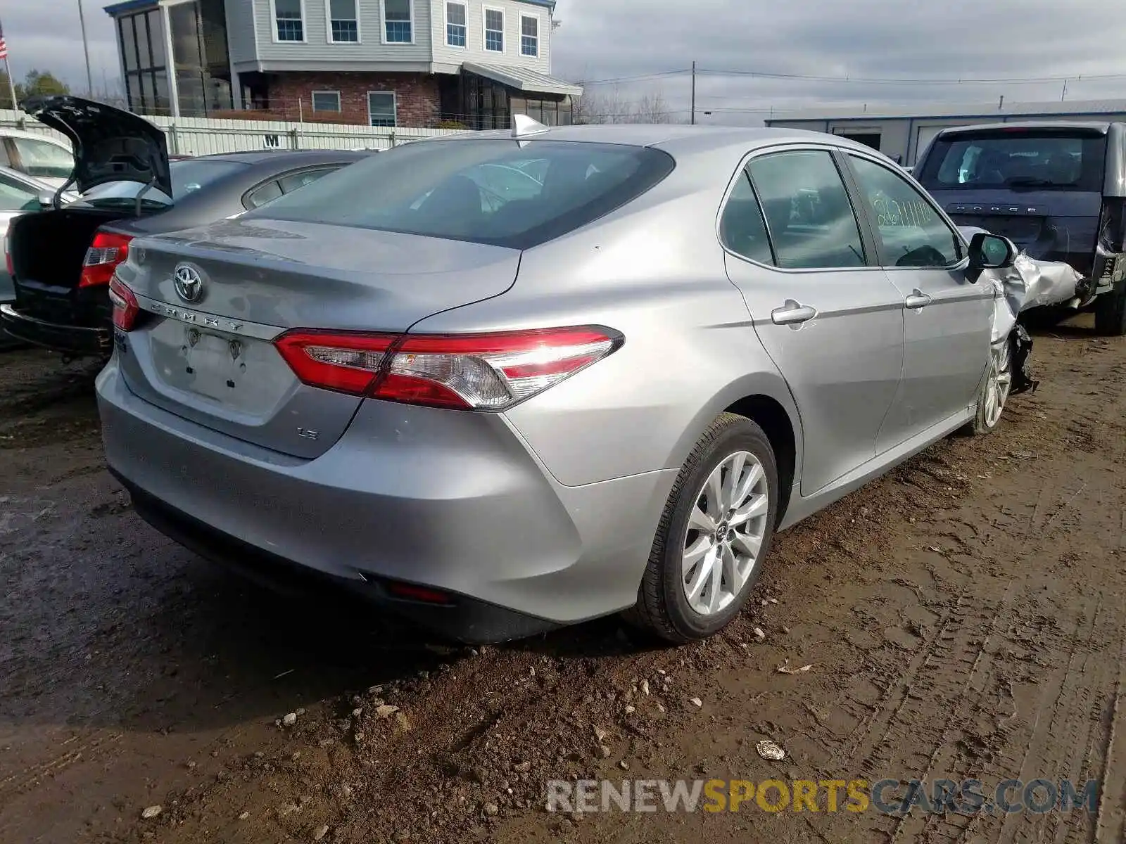 4 Фотография поврежденного автомобиля 4T1B11HK8KU710465 TOYOTA CAMRY 2019