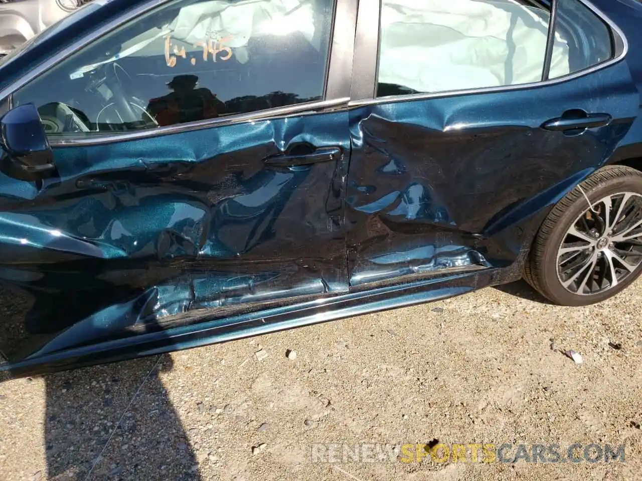 9 Photograph of a damaged car 4T1B11HK8KU712152 TOYOTA CAMRY 2019