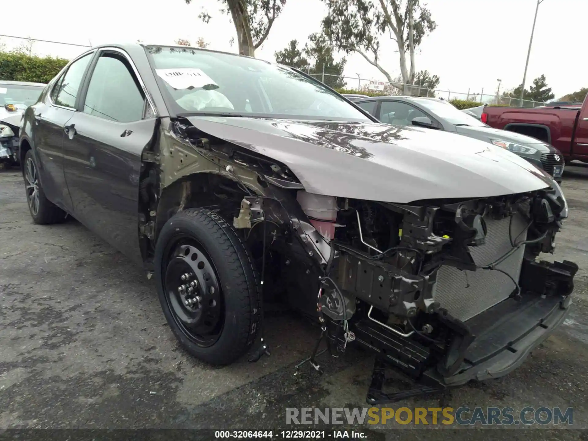 1 Photograph of a damaged car 4T1B11HK8KU714905 TOYOTA CAMRY 2019