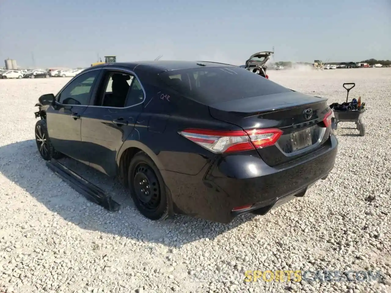 3 Фотография поврежденного автомобиля 4T1B11HK8KU716427 TOYOTA CAMRY 2019