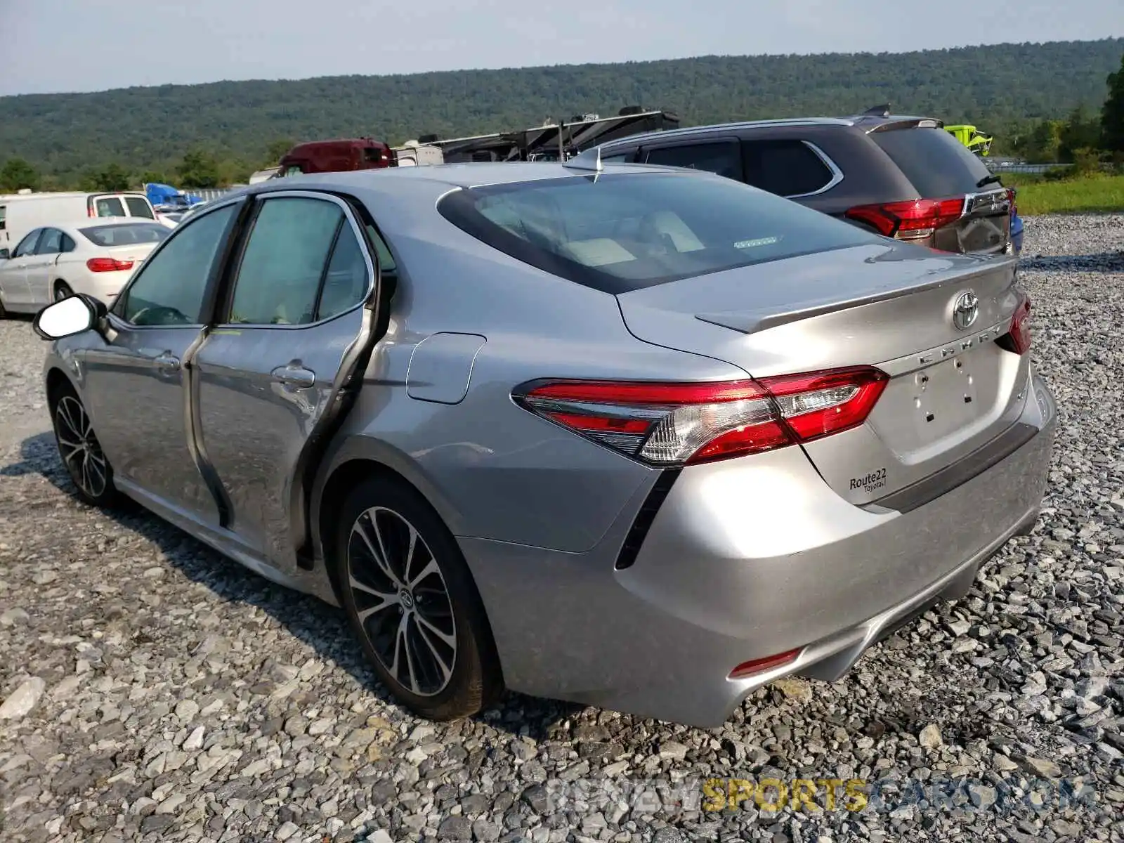 3 Photograph of a damaged car 4T1B11HK8KU720834 TOYOTA CAMRY 2019