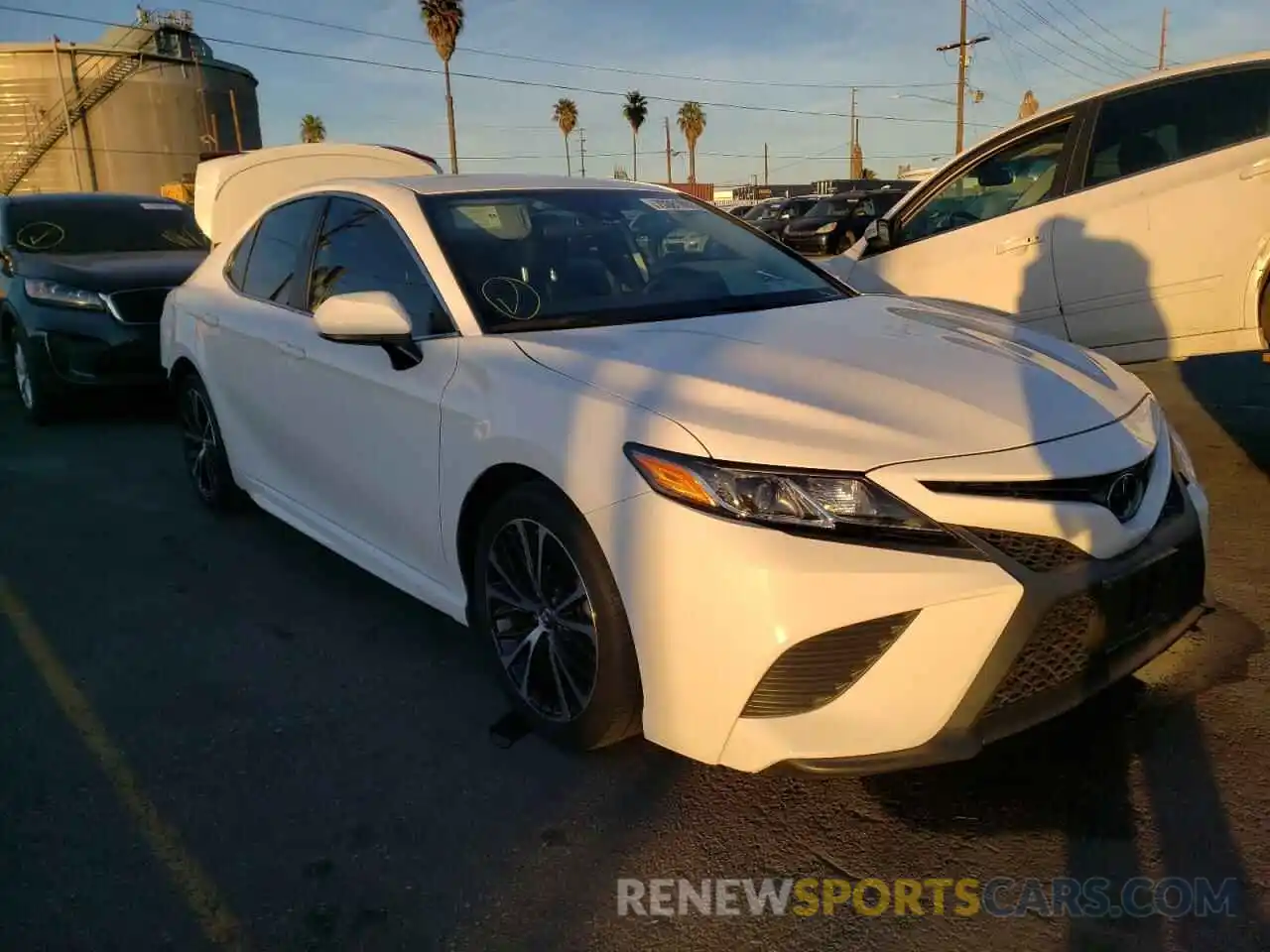 1 Photograph of a damaged car 4T1B11HK8KU724527 TOYOTA CAMRY 2019