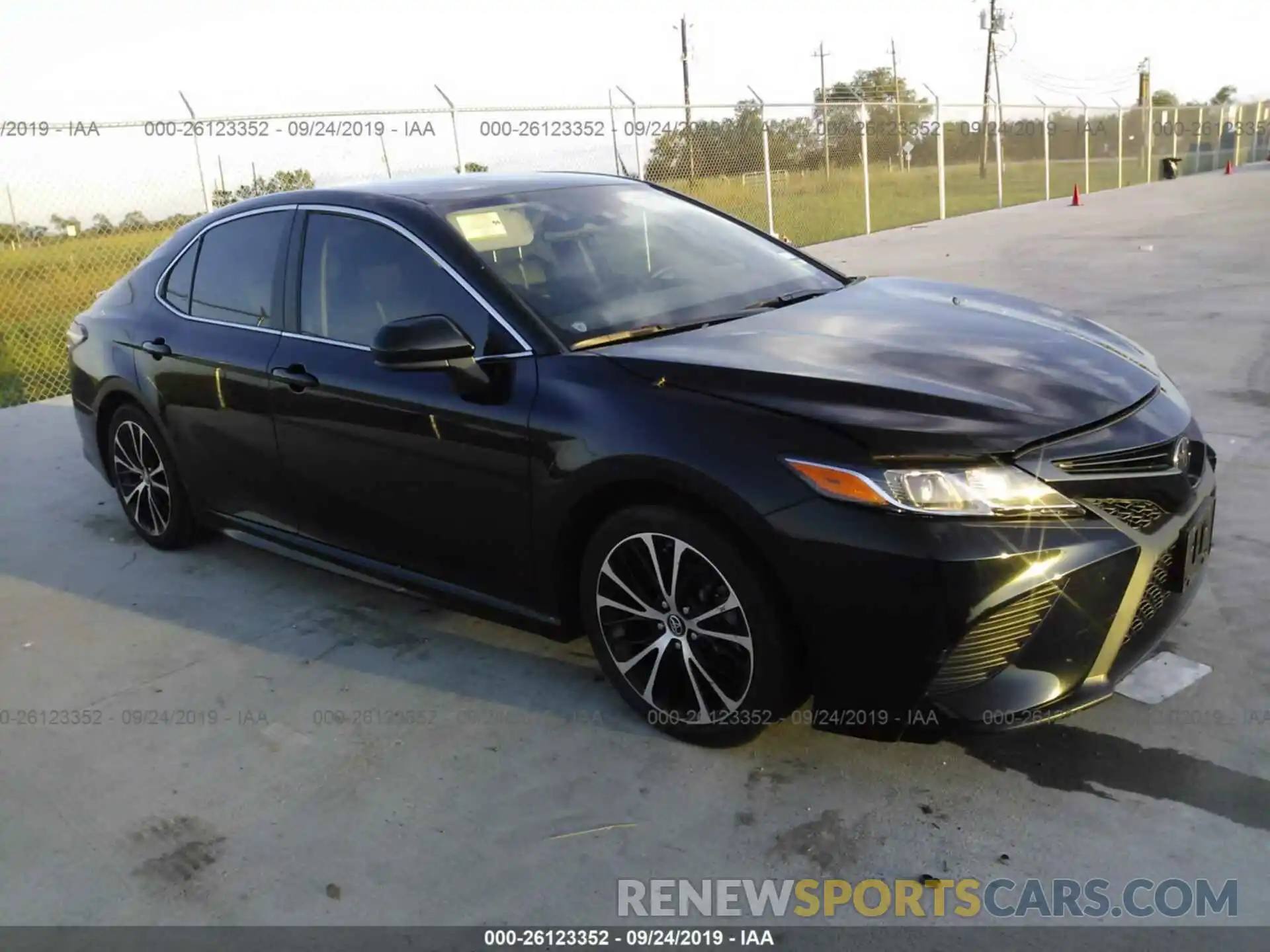 1 Photograph of a damaged car 4T1B11HK8KU726195 TOYOTA CAMRY 2019