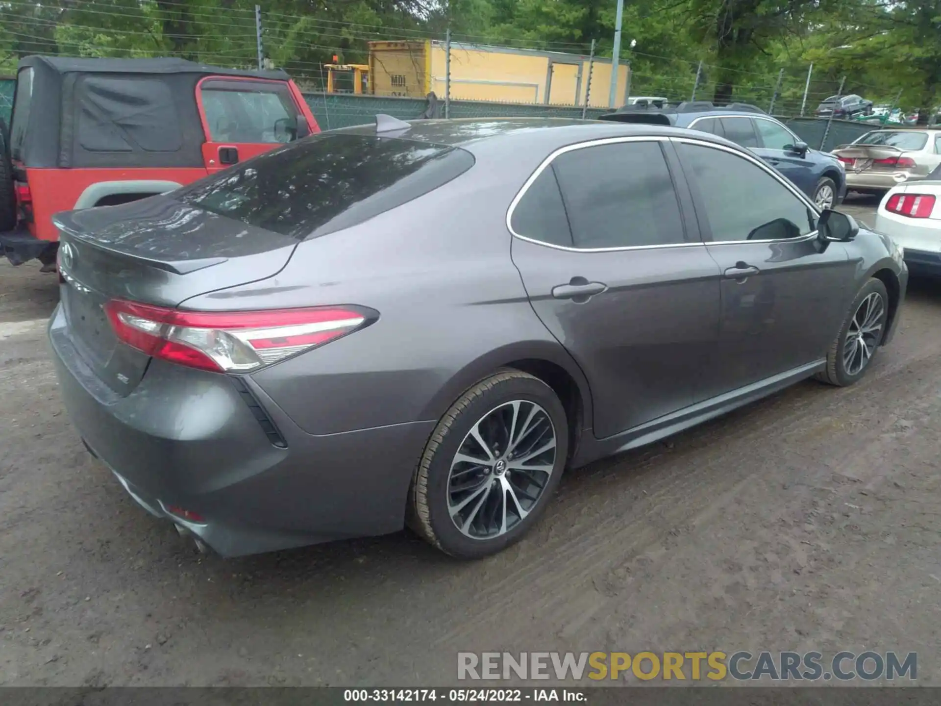 2 Photograph of a damaged car 4T1B11HK8KU729212 TOYOTA CAMRY 2019