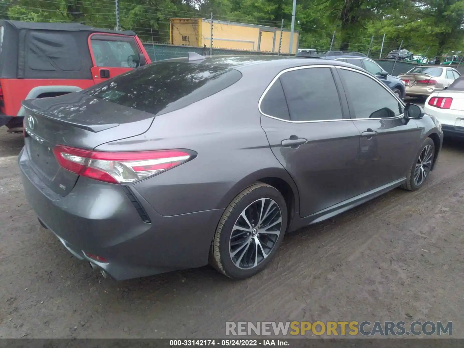 4 Photograph of a damaged car 4T1B11HK8KU729212 TOYOTA CAMRY 2019