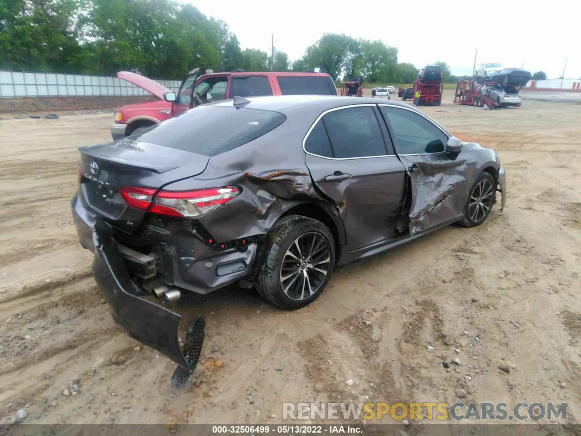 4 Photograph of a damaged car 4T1B11HK8KU729890 TOYOTA CAMRY 2019