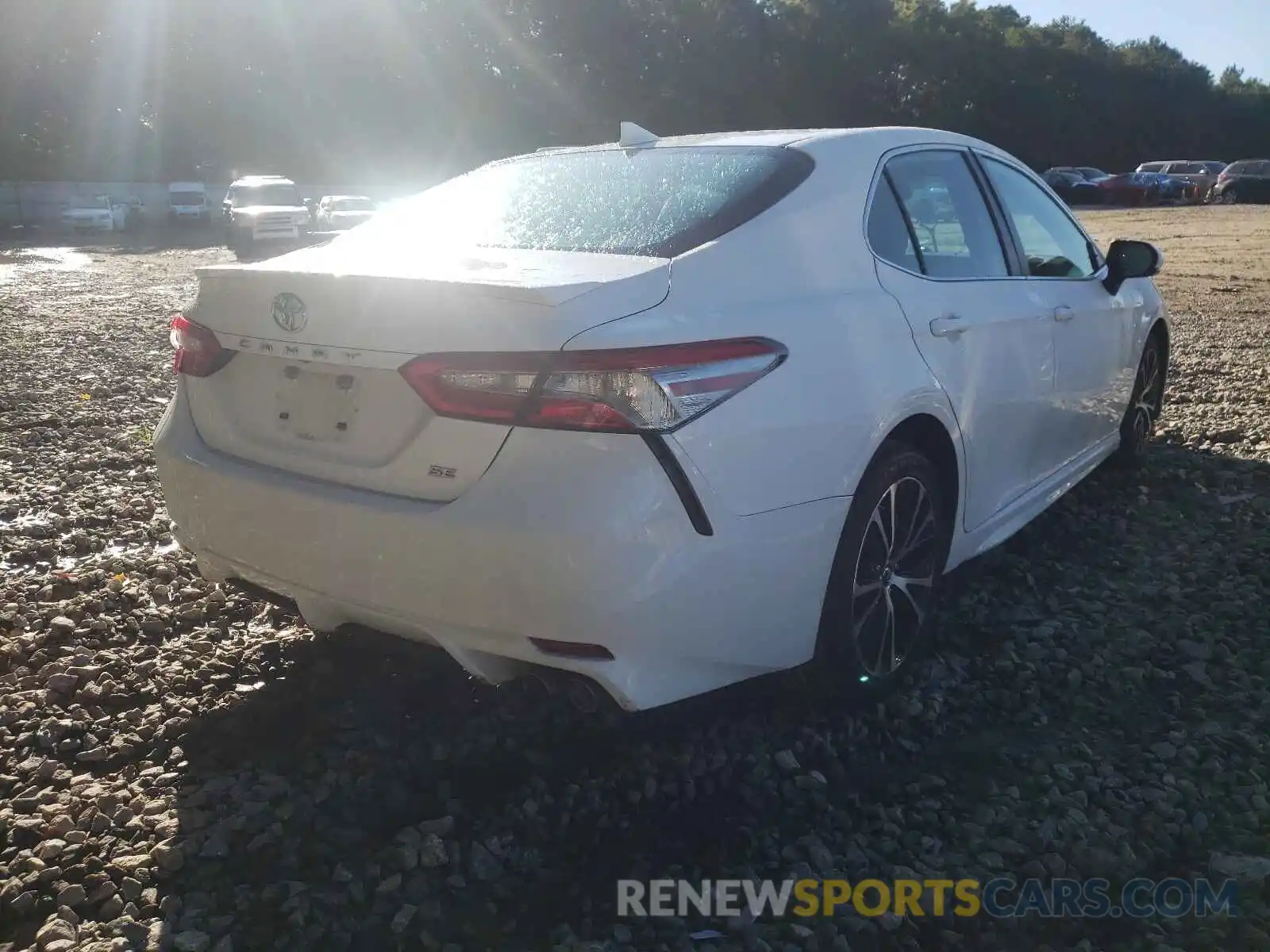 4 Photograph of a damaged car 4T1B11HK8KU730344 TOYOTA CAMRY 2019