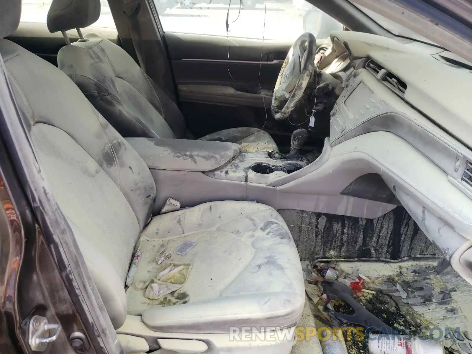 5 Photograph of a damaged car 4T1B11HK8KU733552 TOYOTA CAMRY 2019