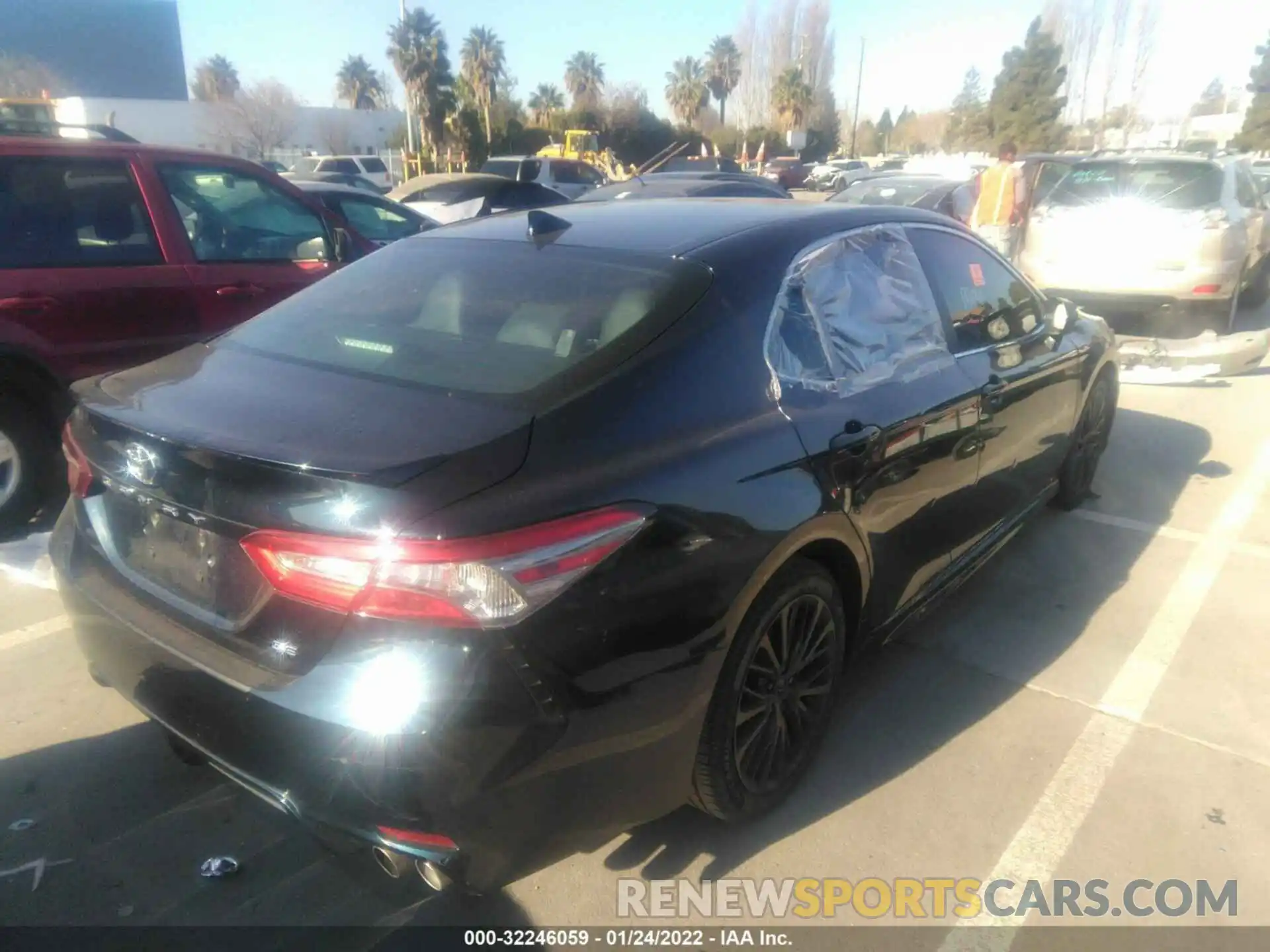 4 Photograph of a damaged car 4T1B11HK8KU733647 TOYOTA CAMRY 2019