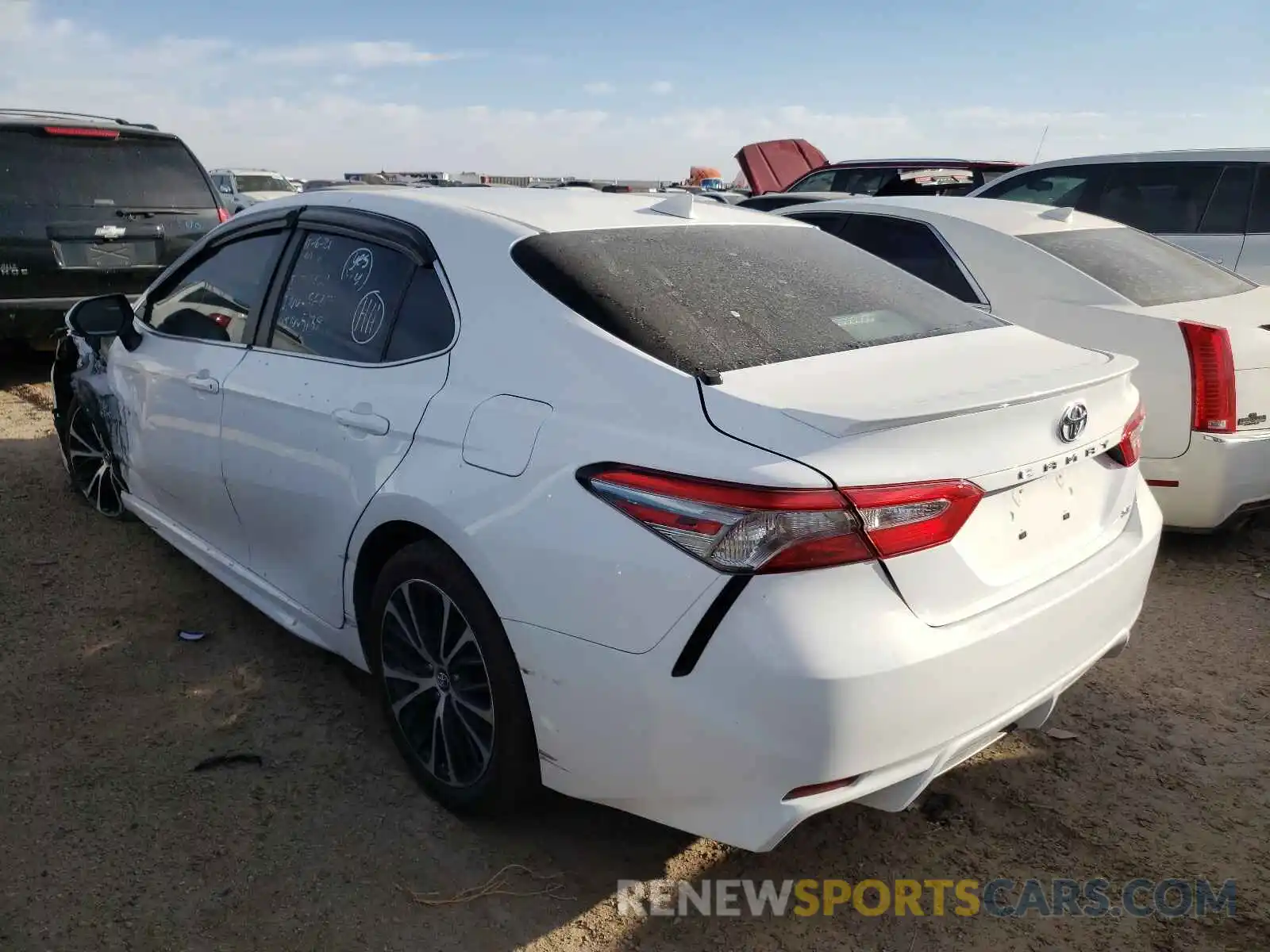 3 Фотография поврежденного автомобиля 4T1B11HK8KU735138 TOYOTA CAMRY 2019