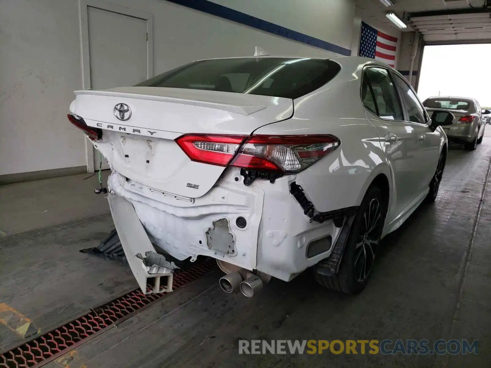 4 Photograph of a damaged car 4T1B11HK8KU735835 TOYOTA CAMRY 2019