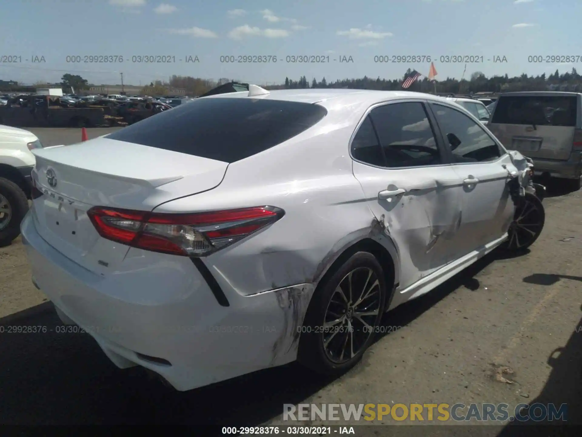 4 Photograph of a damaged car 4T1B11HK8KU738475 TOYOTA CAMRY 2019