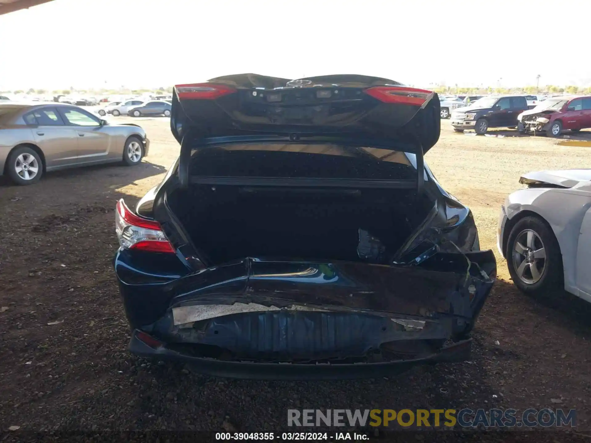 16 Photograph of a damaged car 4T1B11HK8KU741666 TOYOTA CAMRY 2019