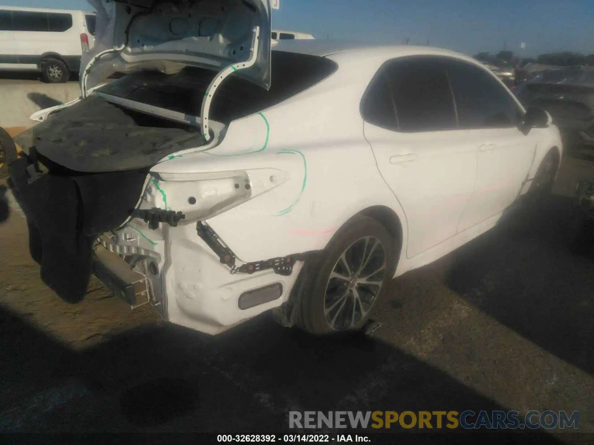 4 Photograph of a damaged car 4T1B11HK8KU746530 TOYOTA CAMRY 2019