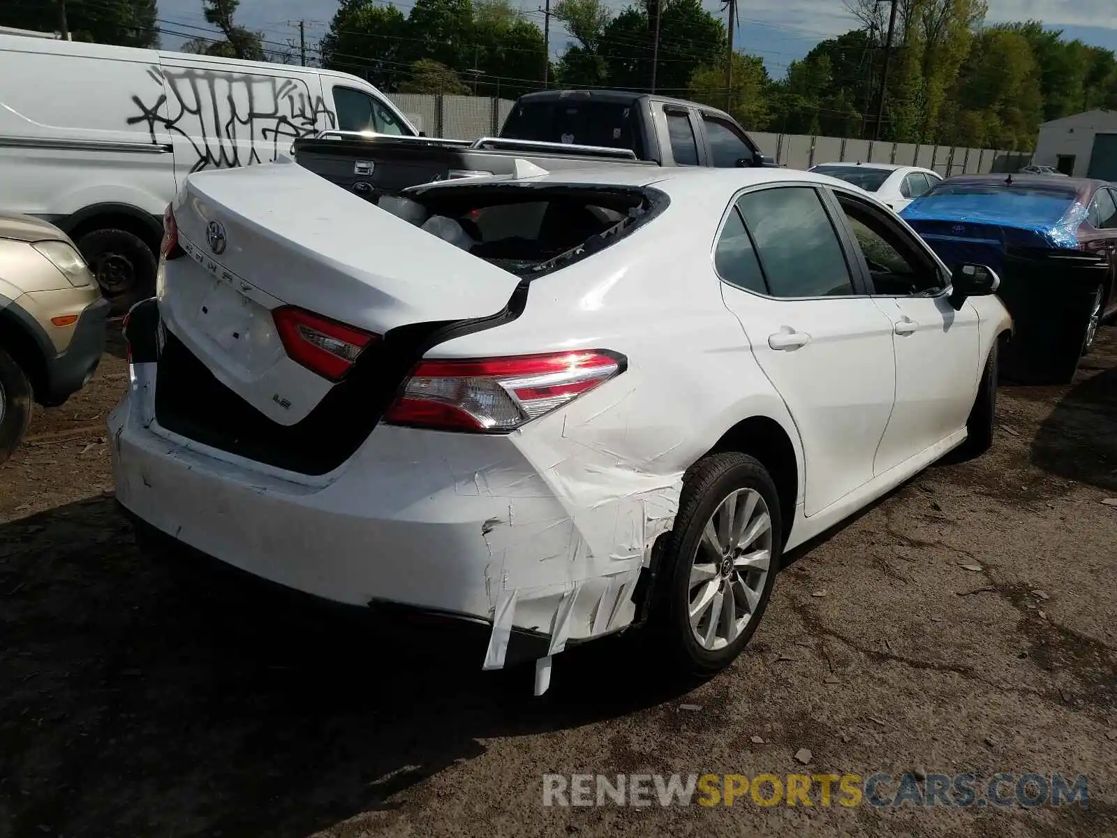 4 Фотография поврежденного автомобиля 4T1B11HK8KU752635 TOYOTA CAMRY 2019