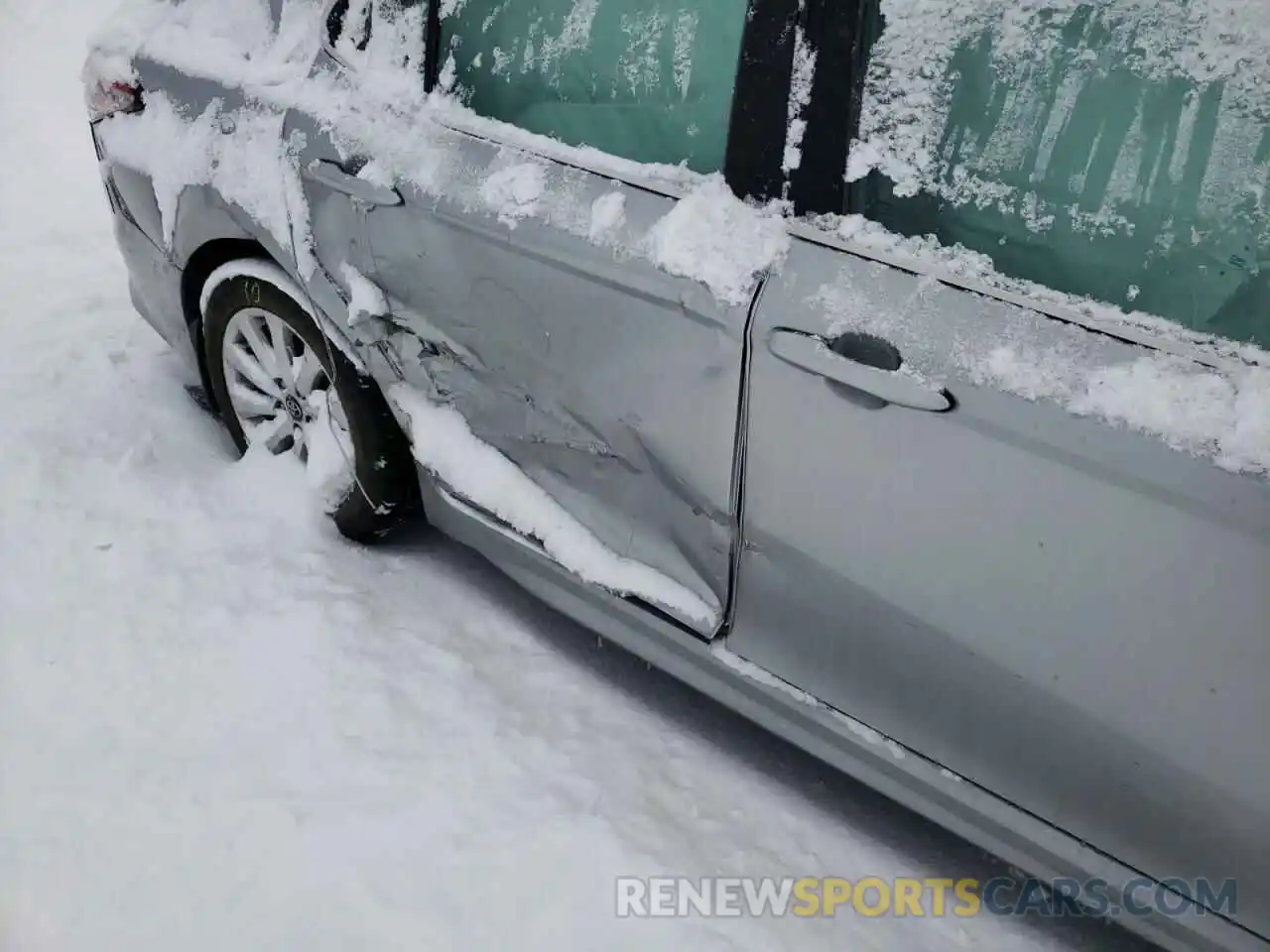 9 Photograph of a damaged car 4T1B11HK8KU752909 TOYOTA CAMRY 2019