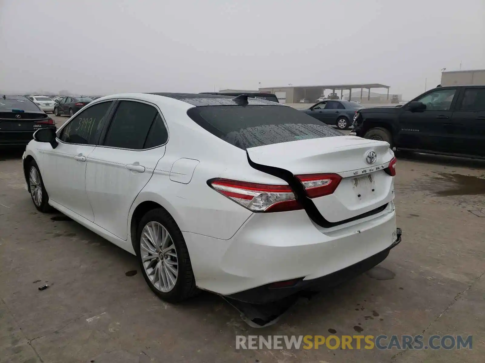 3 Фотография поврежденного автомобиля 4T1B11HK8KU755020 TOYOTA CAMRY 2019