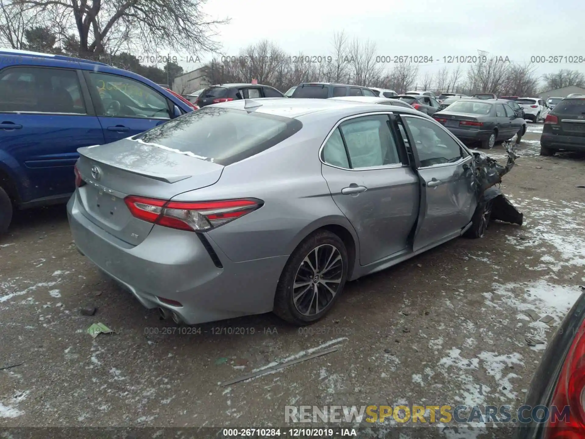 4 Фотография поврежденного автомобиля 4T1B11HK8KU755678 TOYOTA CAMRY 2019